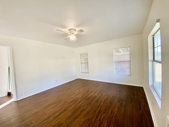 4th image of 201 Jasmine Ln
