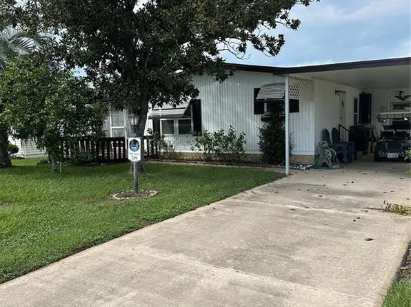 709 Royal Palm Ave, Lady Lake, FL 32159