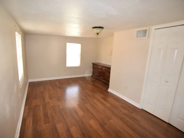 317 E Barnes Ave — Photo 25