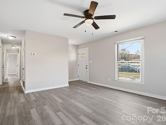3rd image of 3701 Shoup Ct