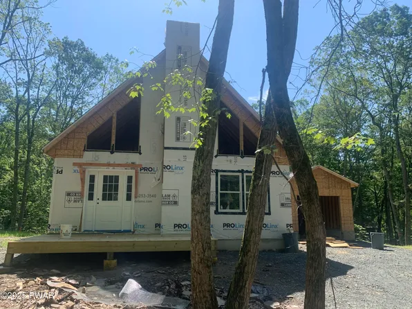 107 Long Spur Ln, Hawley, PA 18428