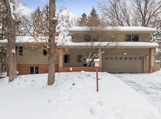 212 Janalyn Cir, Golden Valley, MN 55416