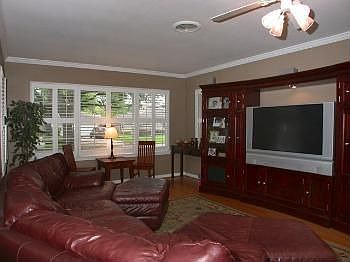 2nd image of 2806 Ashwood St