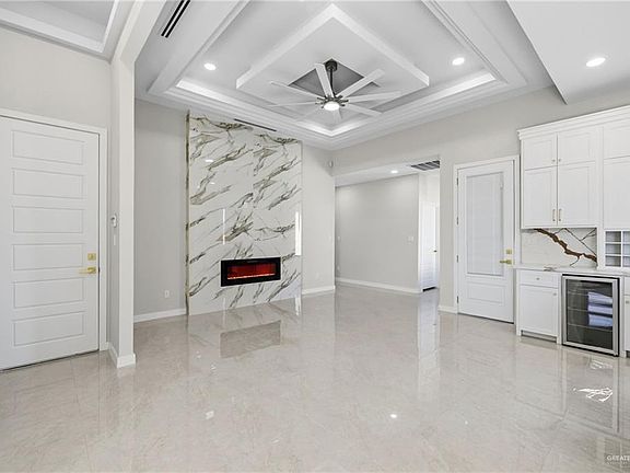 4th image of 1111 E Acacia Dr