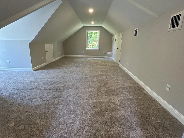 135 W Maple Ave #2 — Photo 11