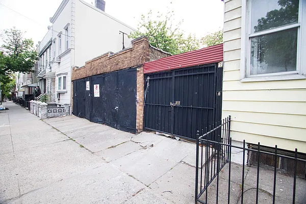 Rented by Nooklyn NYC LLC | media 25