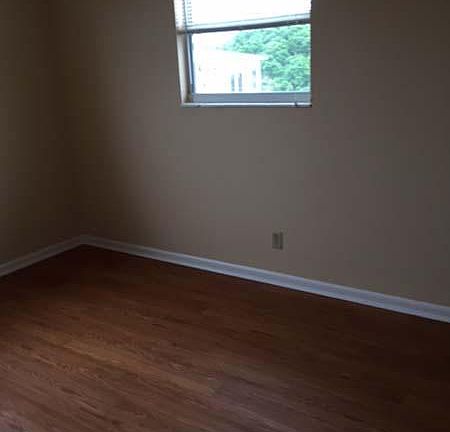 3rd image of 2423 S Fletcher Ave