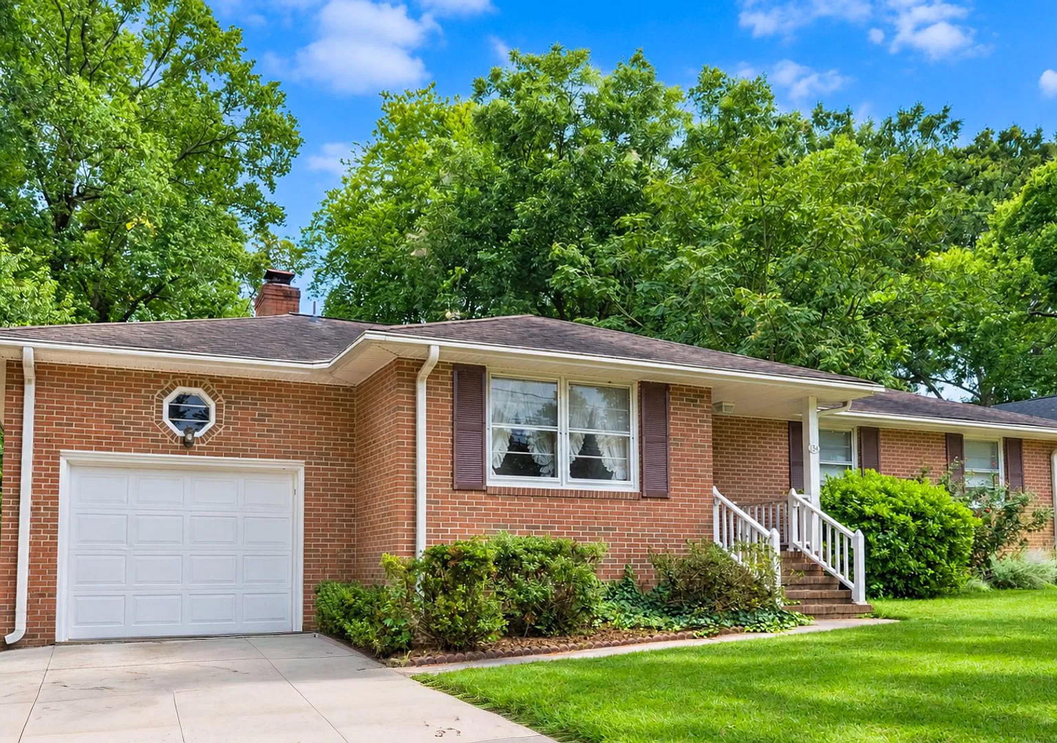 3 Bed 2 Bath brick Rancher w/ 1 car Garage and 1 Detached Garage — Photo 1