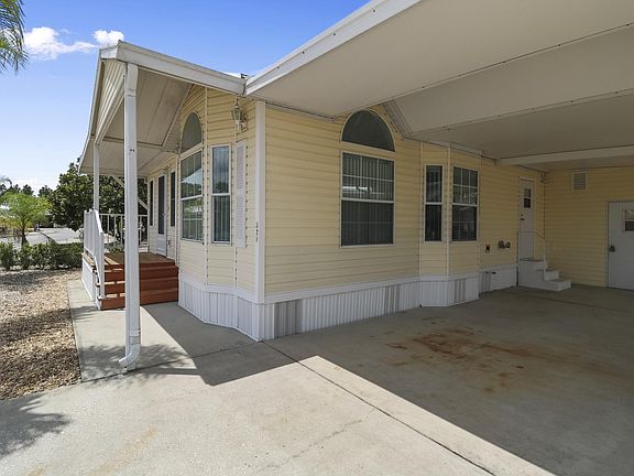 3rd image of 327 Pansy St
