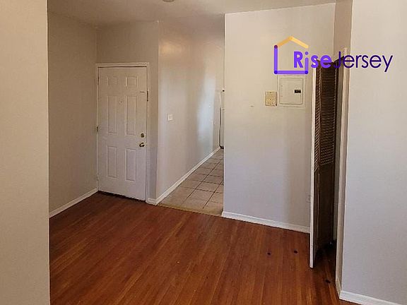 3rd image of 210 N 15th St #10A