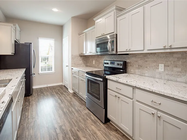 3433 Summerway Dr — Photo 10