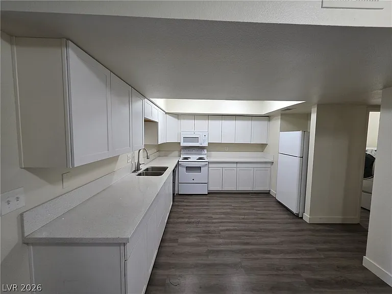 3364 Royce Ct — Photo 9