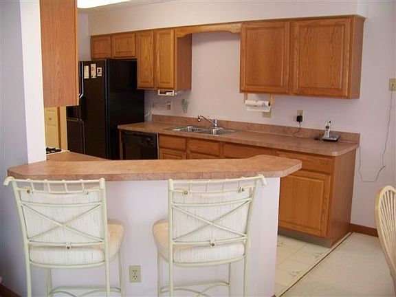3rd image of 5765 Gateway Ln