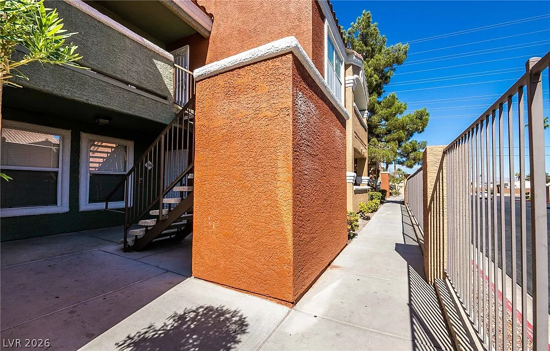2 bed, 2.0 bath, 1042 sqft, $1,495 — Photo 4