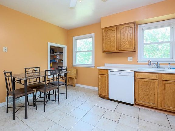 5th image of 1007 Southdale Dr