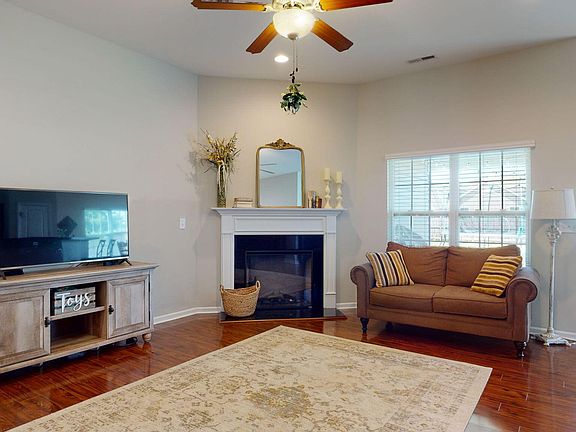2nd image of 505 Plymouth Drive