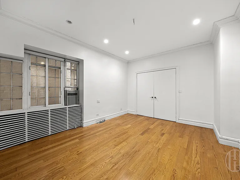 26 E 63rd St #2C — Photo 11