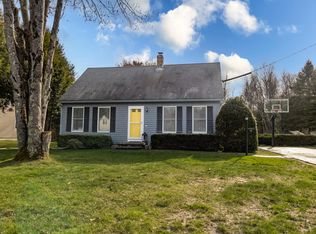 11 Ivanhoe Dr, Topsham, ME 04086