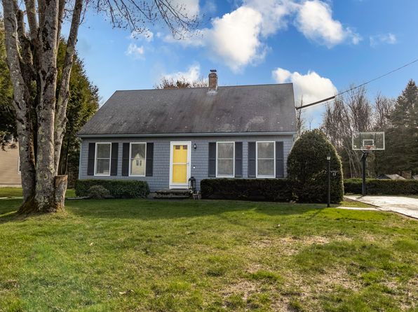 11 Ivanhoe Drive, Topsham, ME 04086