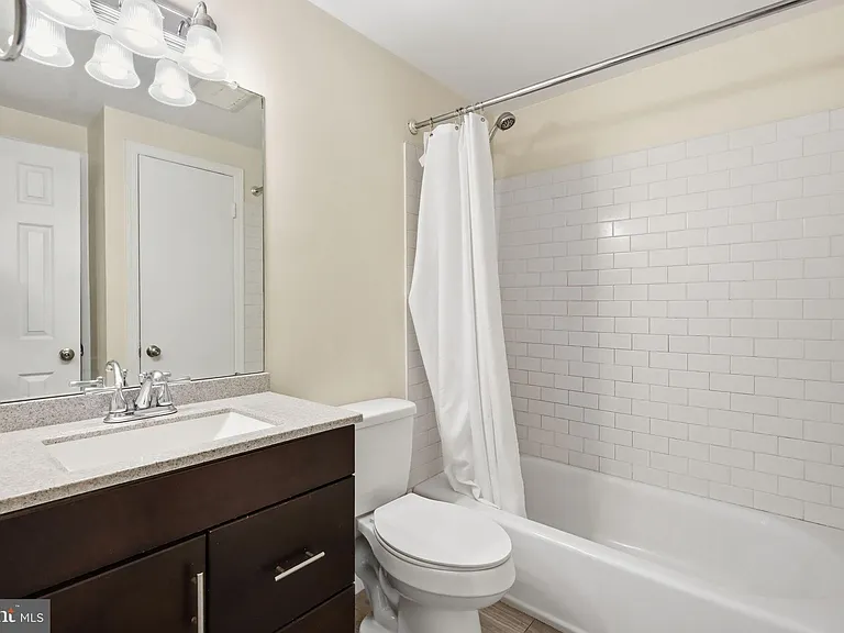 204 Livingston Ct — Photo 27