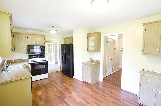 4th image of 702 Gardendale Ln