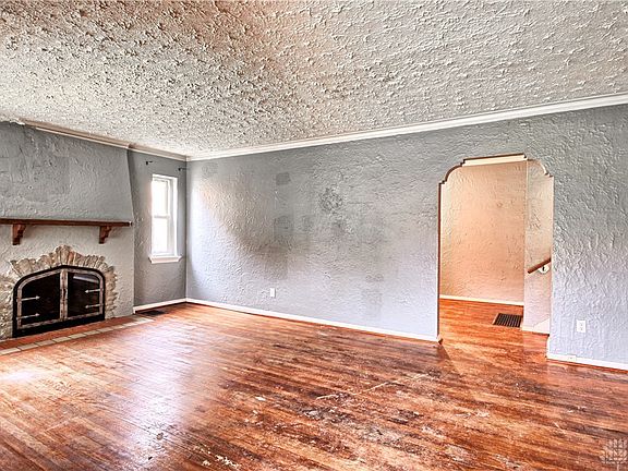 5th image of 41 W Maplewood Ave