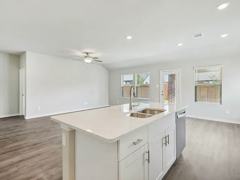 612 Huntley Dr — Photo 13