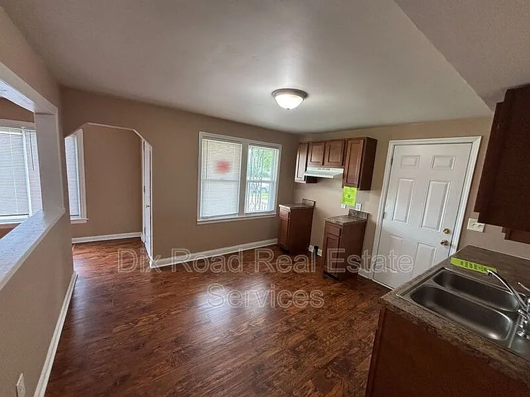 1145 Chase Ave — Photo 9