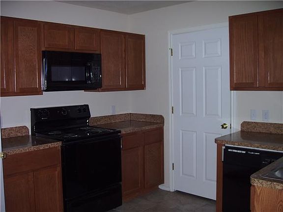 Kitchen : Appliance color vary...sample of finished product.