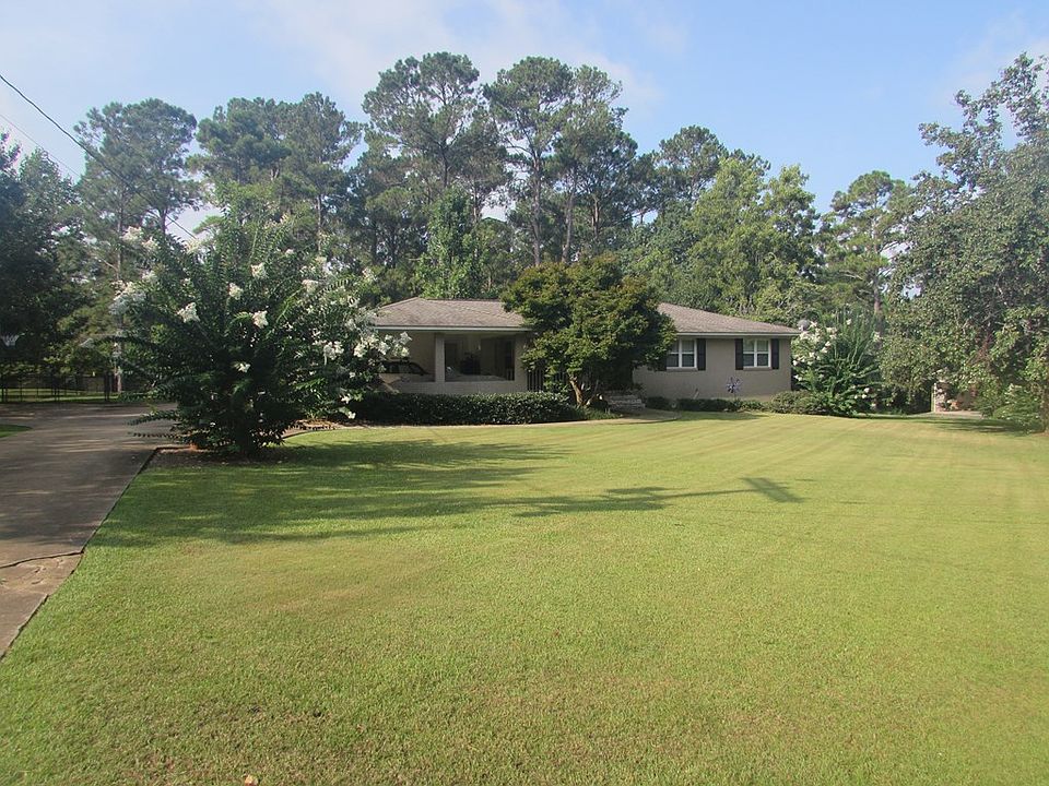 2nd image of 52 Pine Circle Dr