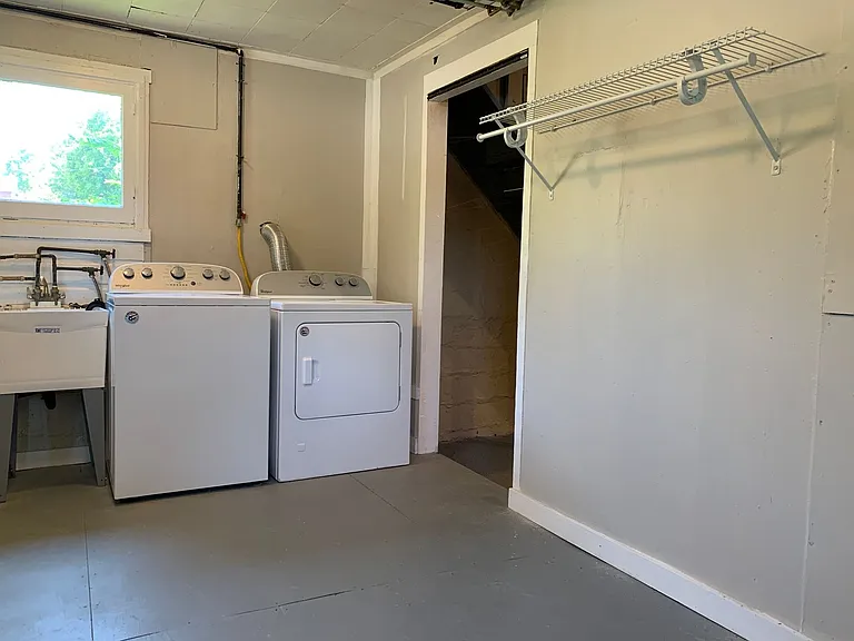 344 Clarence St — Photo 10
