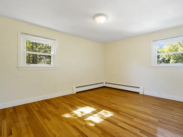 27 Hermon St — Photo 16