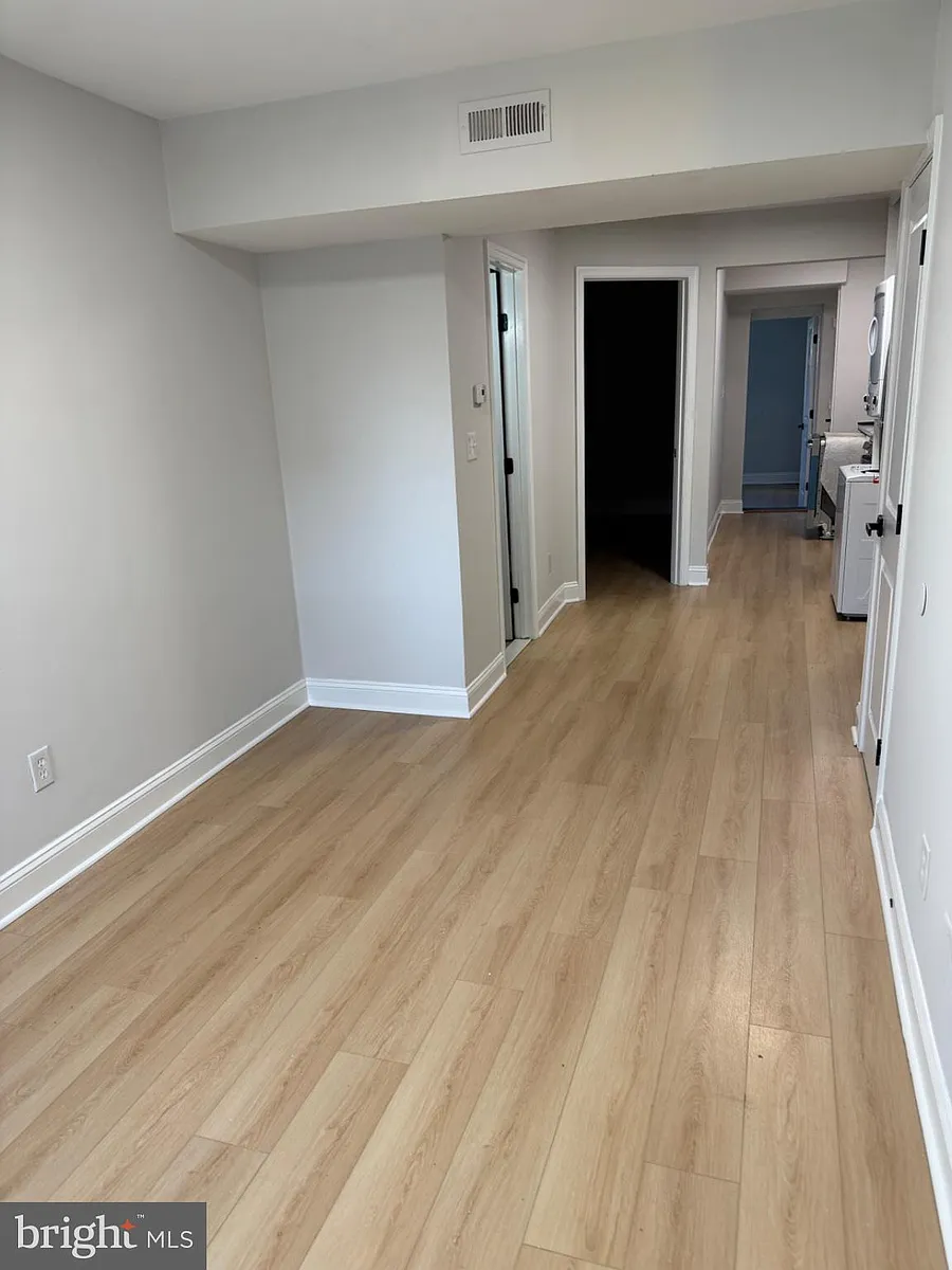 Building Photo - 1250 Queen St NE #1