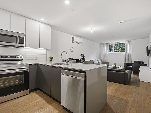 5th image of 554 Rue Nicolet #2