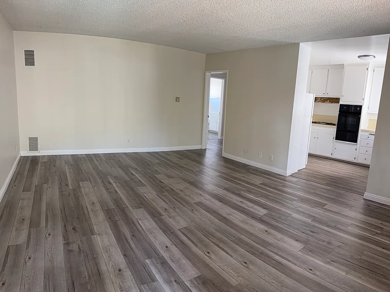 414 E Cedar Ave — Photo 2