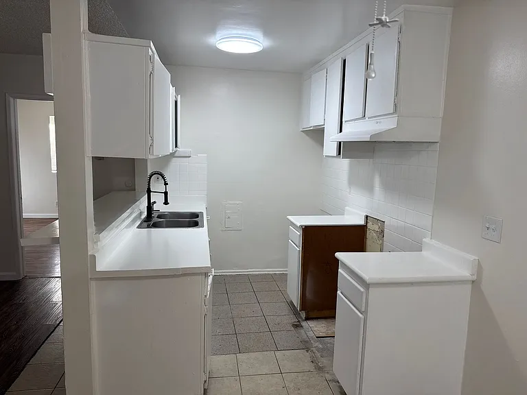8844 Tobias Ave — Photo 6