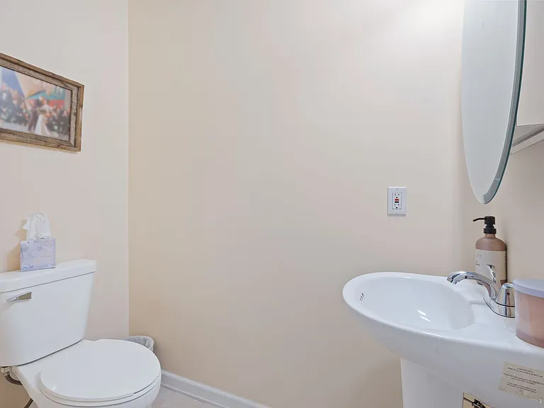 1223 Edith Ave NE — Photo 18