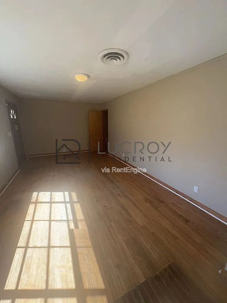 3 bed, 1.0 bath, 1185 sqft, $1,100 — Photo 2