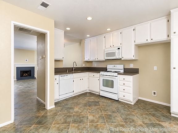 4th image of 865 Violet Ct