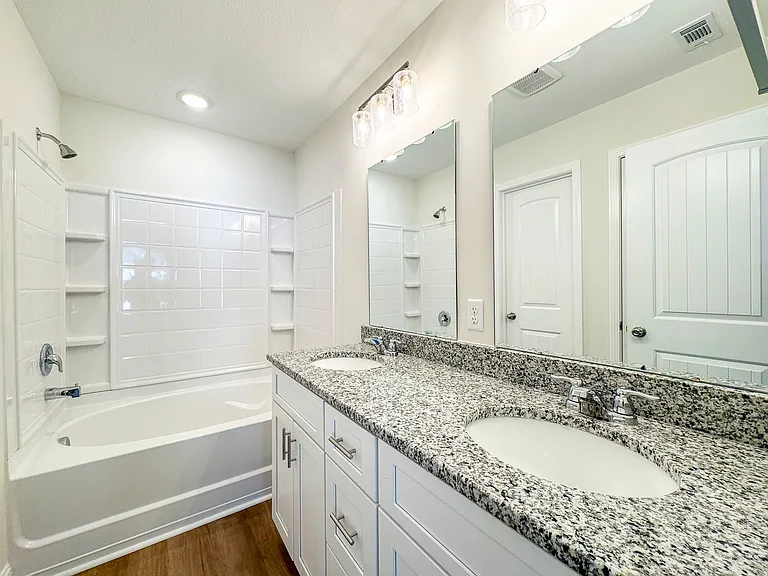 Heritage Pointe Townhomes — Photo 13