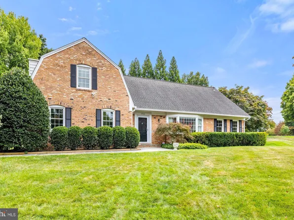 9721 Spring Ridge Ln, Vienna, VA 22182