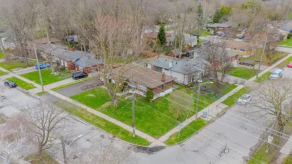 53 Nicklin Cres — Photo 25