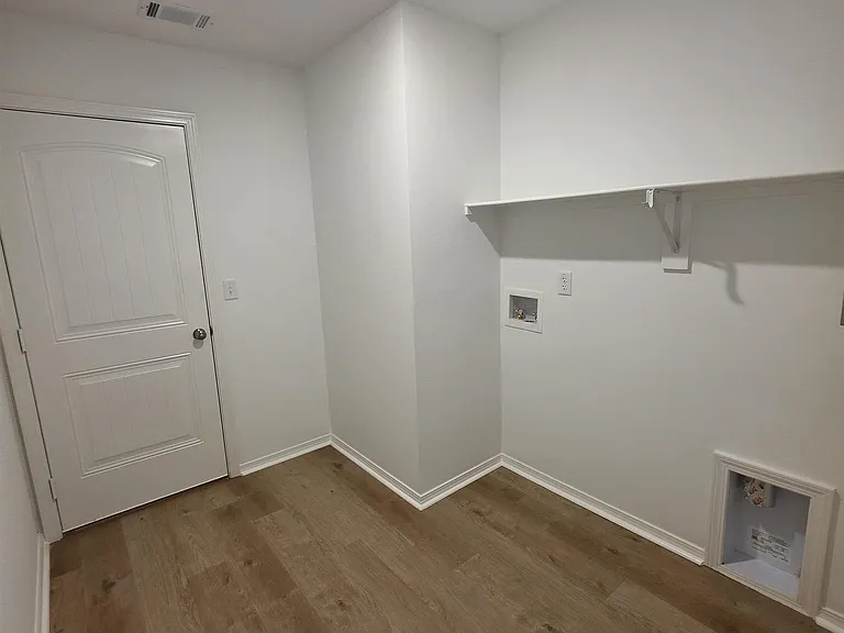 782 Gussy Ln — Photo 8