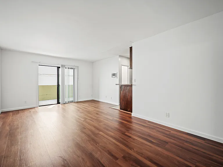 1832 Purdue Ave — Photo 6