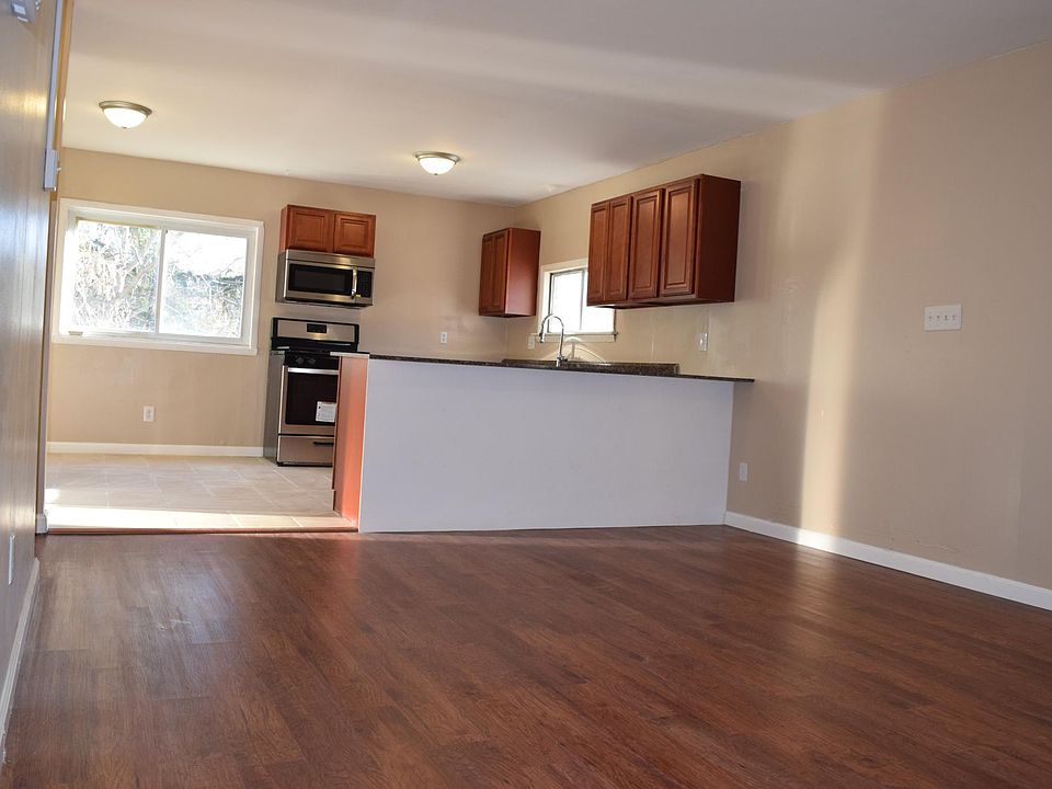 1st image of 106 Burr Ave #Left