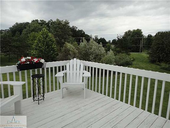 4th image of 401 N Iris Ln