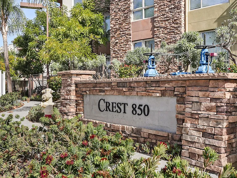 Crest 850 — Photo 1