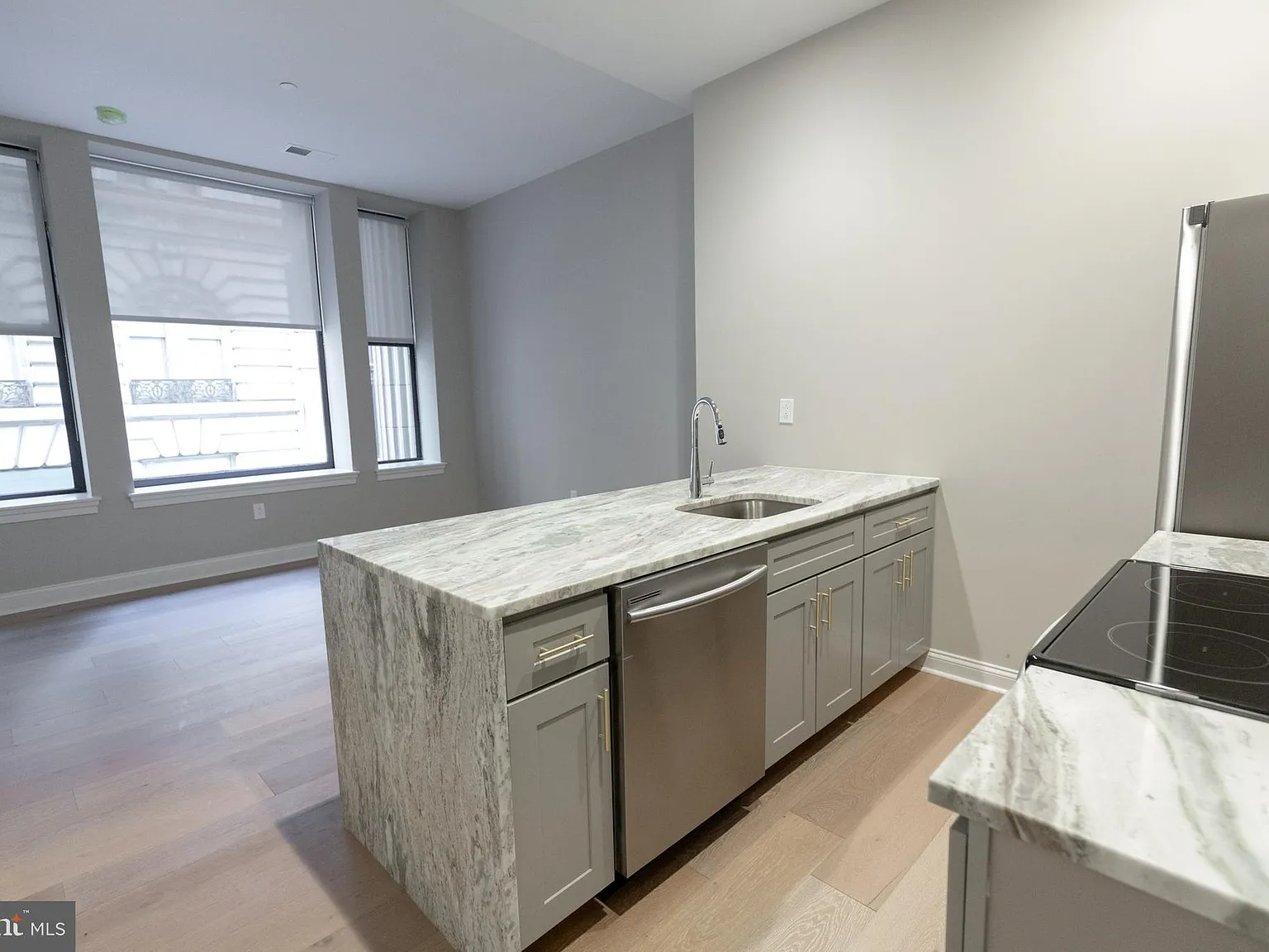 1 bed, 474 sqft, $2,105 — Photo 4