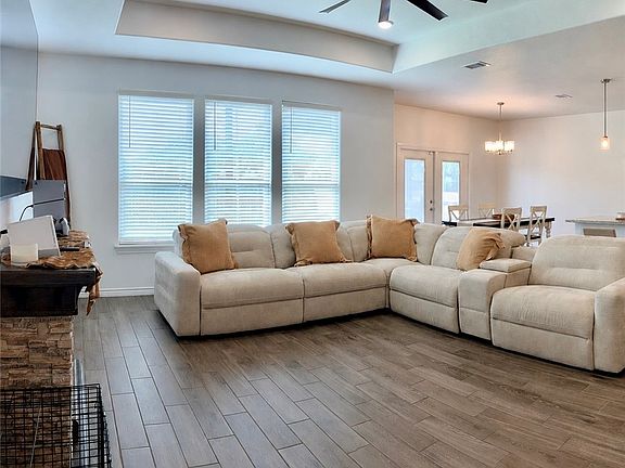 4th image of 3401 Travis Ct