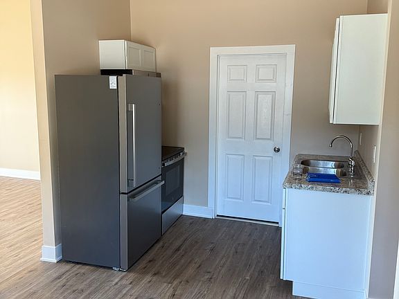 4th image of 1212 N Severance St APT 1